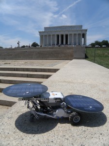 dSolar Cruiser at Lincoln Memorial